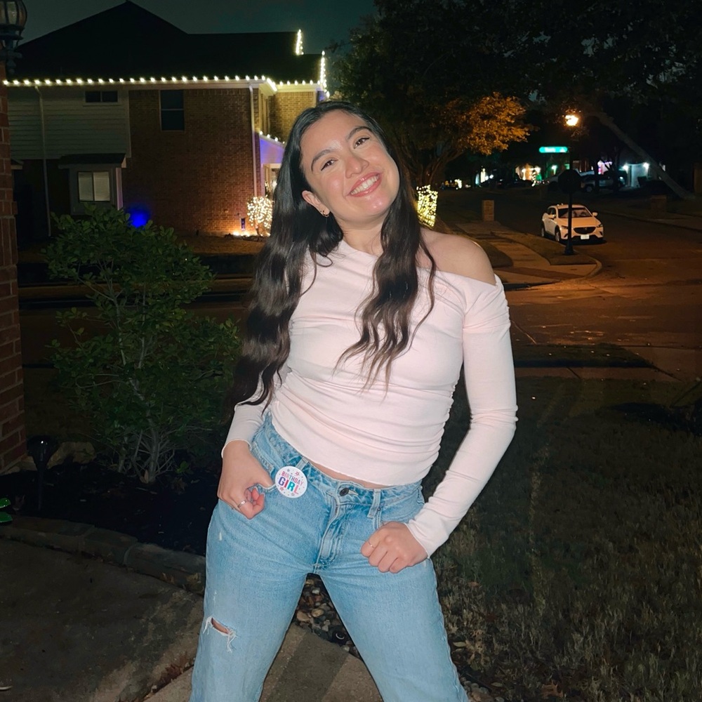 Meet Allie 😇🍸💖🪩🛍️